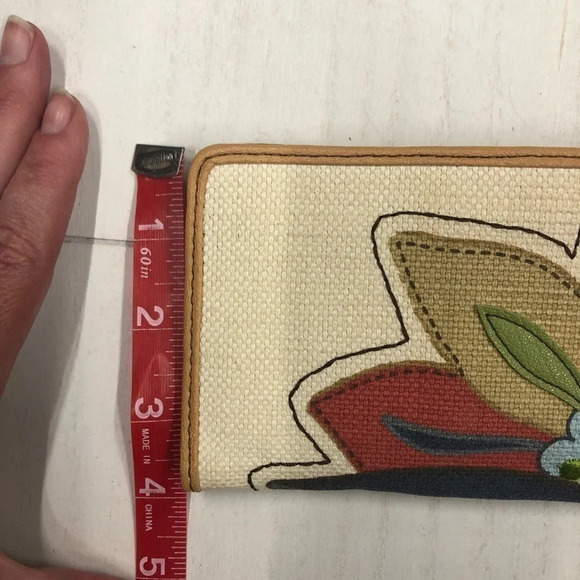 RELIC WALLET canvas Material With Embroidered Flower Inside Card Slots EUC - Picture 9 of 10
